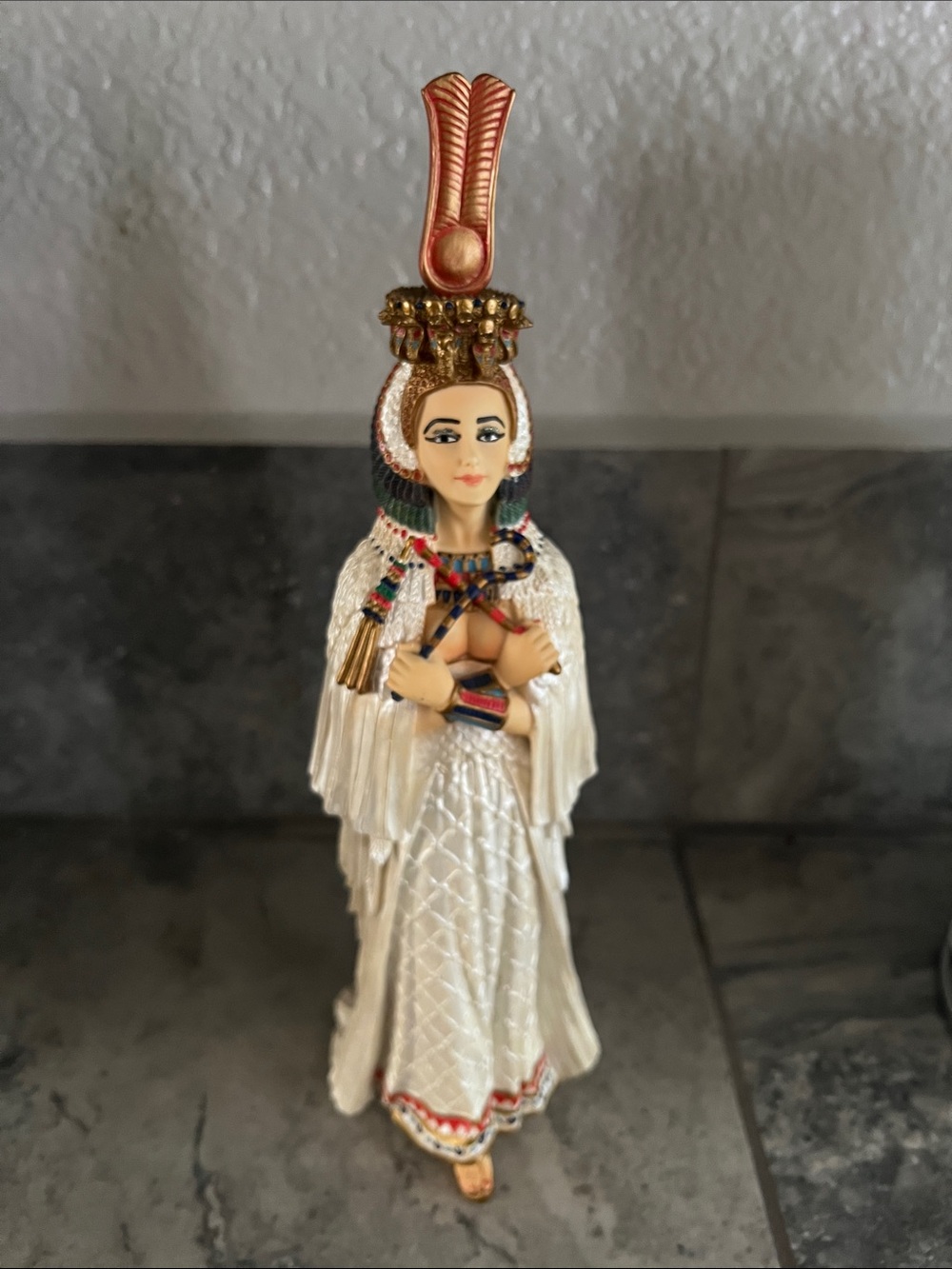 NWOT CLEOPATRA STATUE Figurine